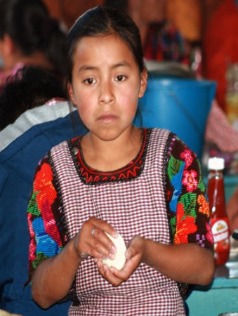 Chichicastenango - giovane venditrice 